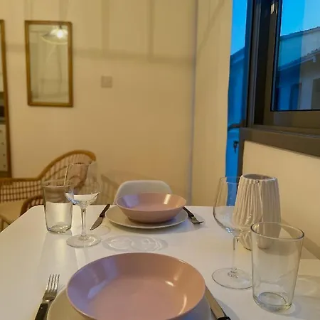 Rhea Down Town Апартаменты