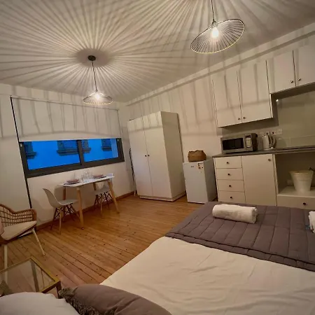 Rhea Down Town Апартаменти